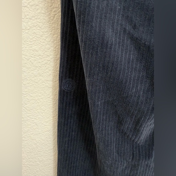 Lululemon Scuba Mid-Rise Wide-Leg Pant 7/8 Length *Velvet Cord True Navy Size 8 - Picture 7 of 12